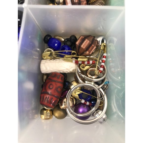 Beads And Findings For Jewelry & Other Crafts Multiple Color Box Of Loose Craft - Picture 12 of 12